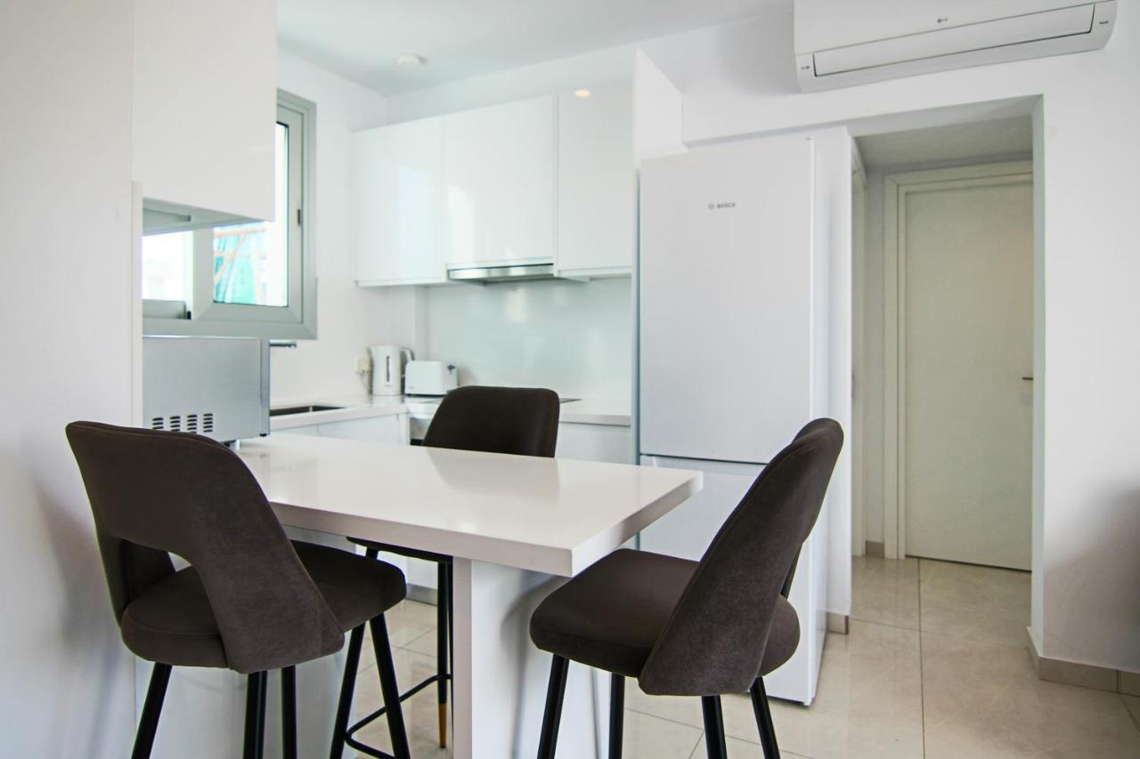 파포스 Phaedrus Living - Seaside Executive Flat Harbour 205 아파트 외부 사진
